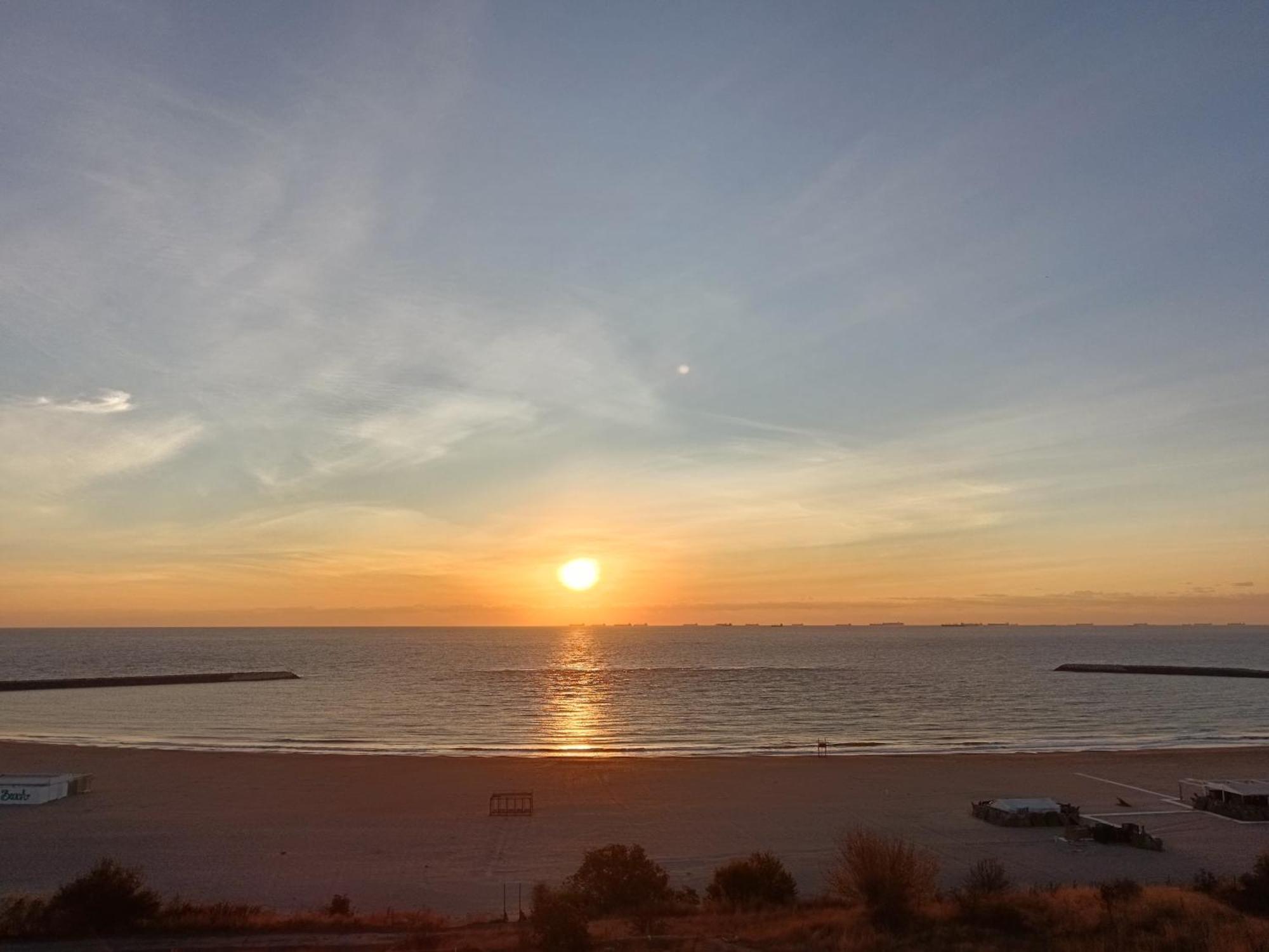 Sunrise Beachfront Relax Residence Constanta Exterior photo